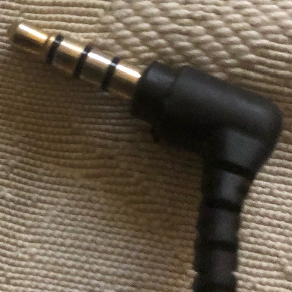 Sony professional audio/studio headphones. Great sound for business or pleasure - Picture 2 of 5